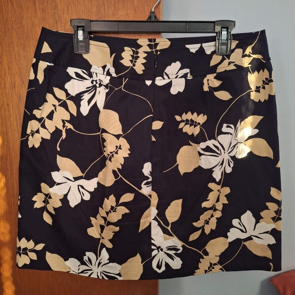Rafaella Black Floral Mini Skirt with Cream and Tan Blooms - Picture 4 of 4
